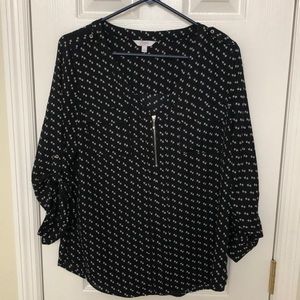 EUC Candie’s roll tab sleeve blouse